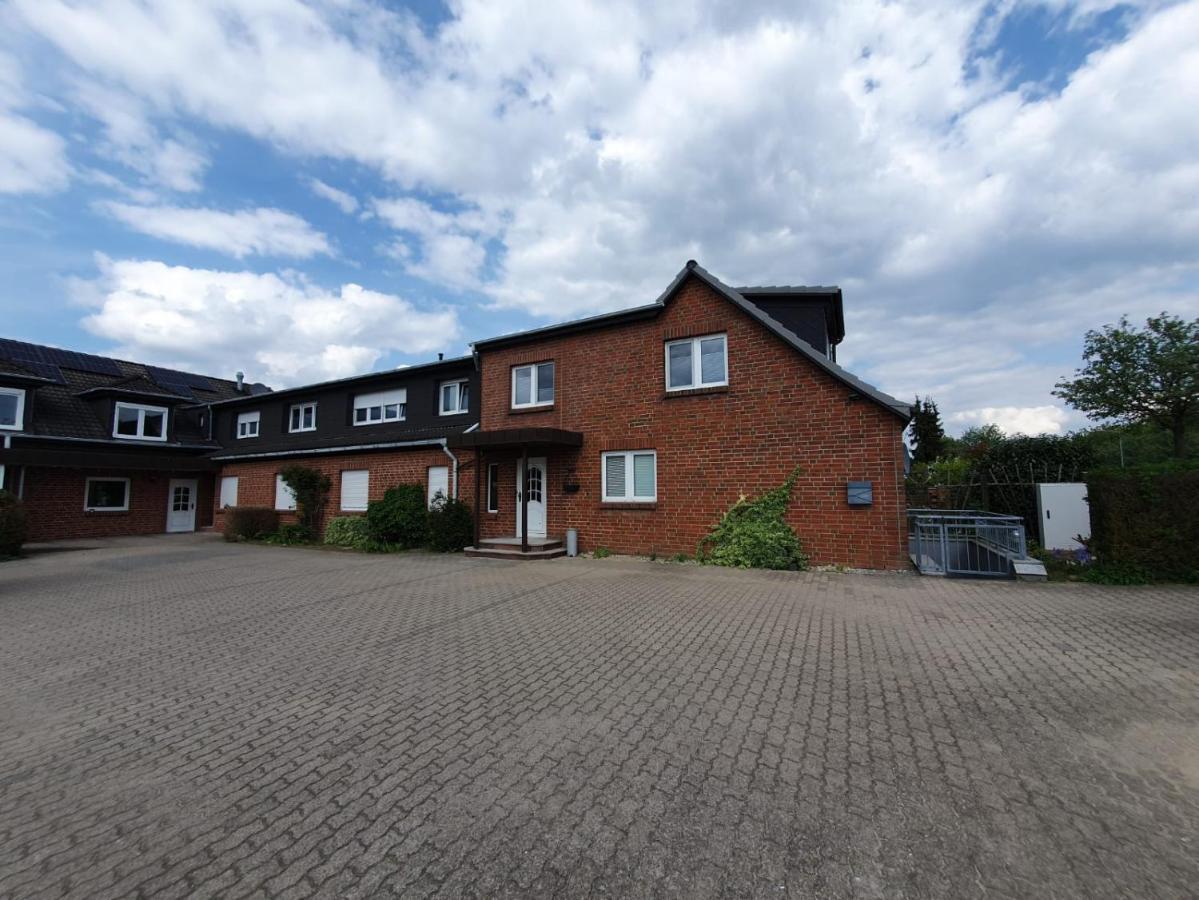 Neumuehler Hof- 
