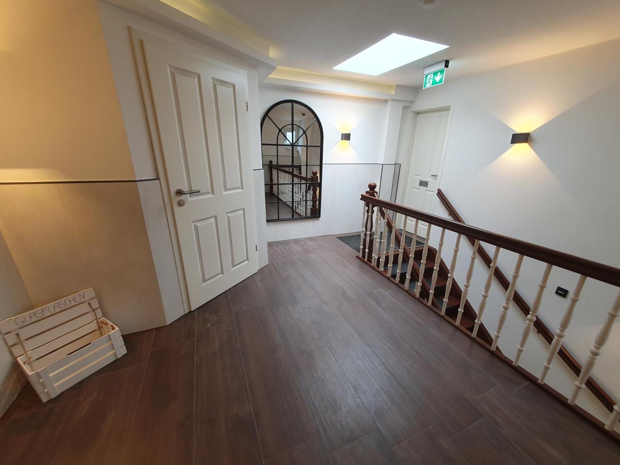 Neumuehler Hof- 