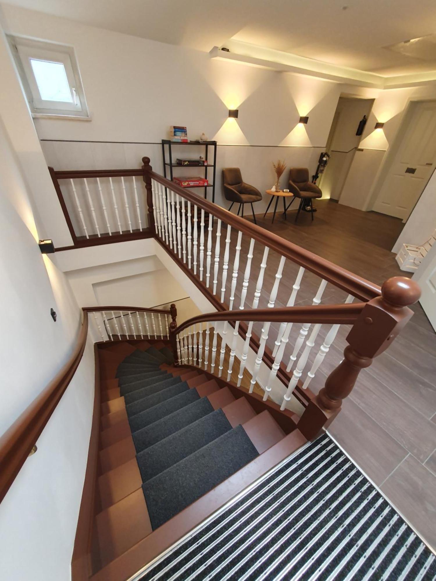 Neumuehler Hof- 